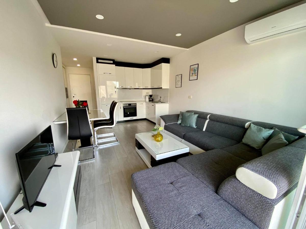 Modern Apartments With Garage 马卡尔斯卡 外观 照片